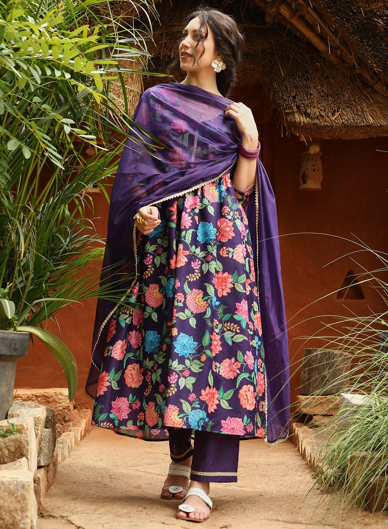  قصة طقم كورتا من 3 قطع بتصميم قصة مريحة للارتداء الإثني اليومي مع بنطلون ودوباتا بياقة على شكل V وأكمام ربعية بطبعة زهور للنساء - بنفسجي جمشتي - Image 1